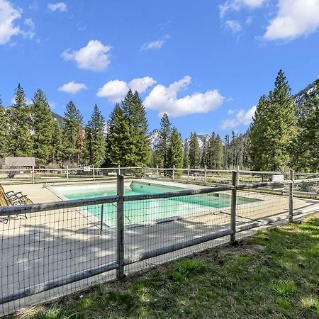 Sawtooth Lodge Stanley Exterior photo