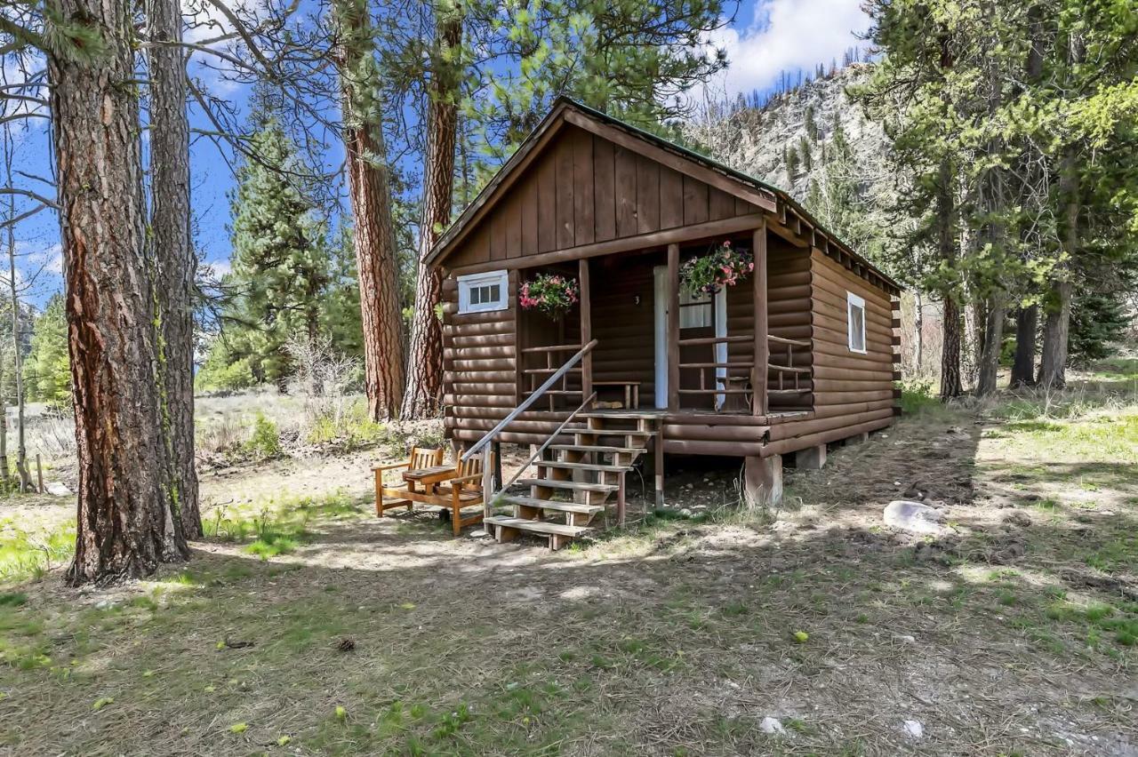 Sawtooth Lodge Stanley Exterior photo