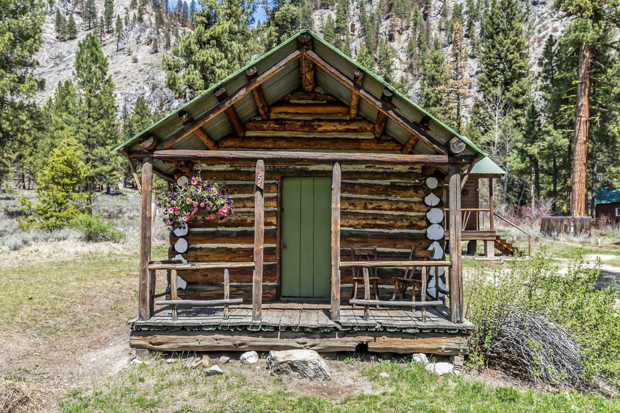 Sawtooth Lodge Stanley Exterior photo