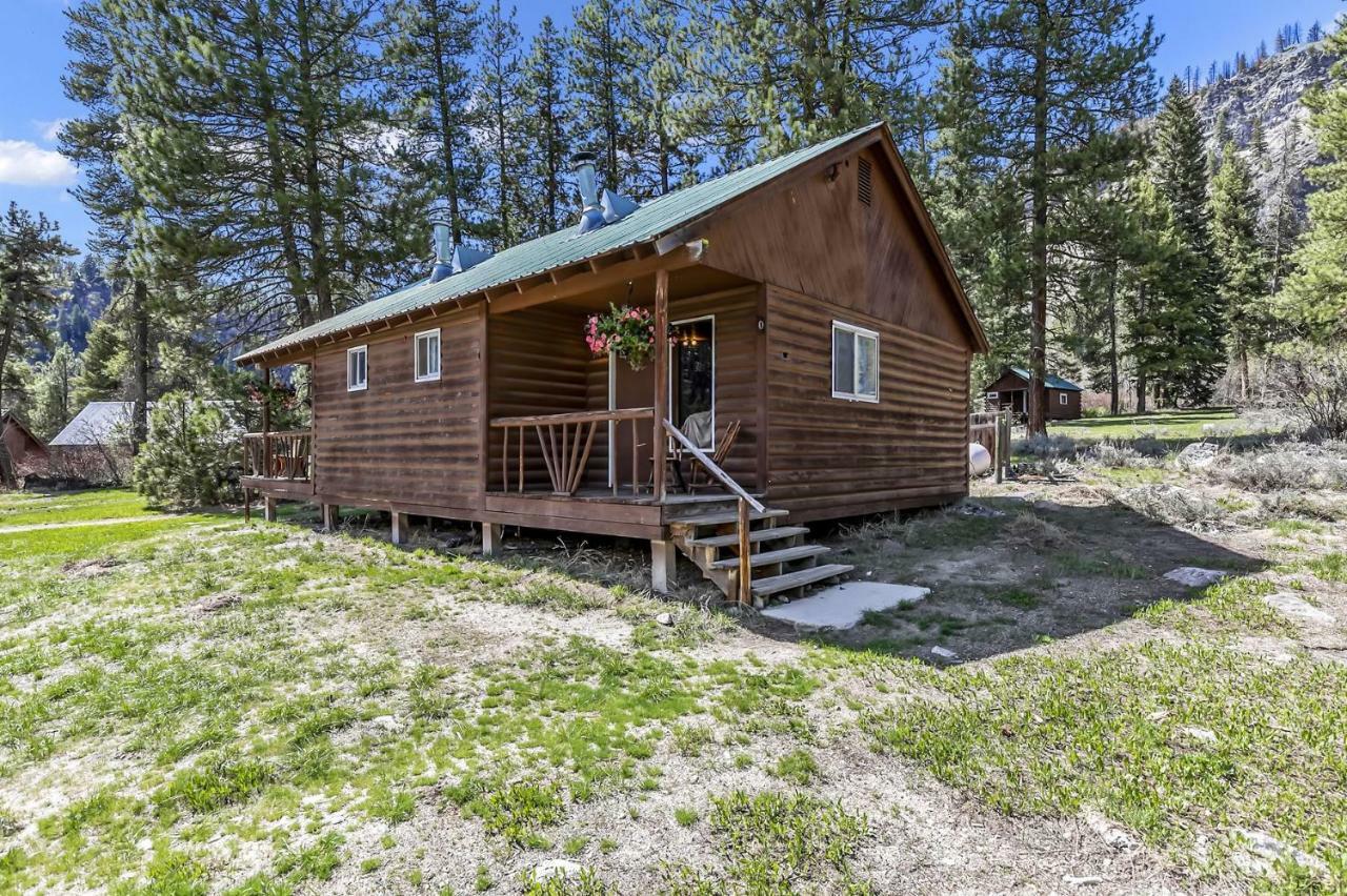 Sawtooth Lodge Stanley Exterior photo