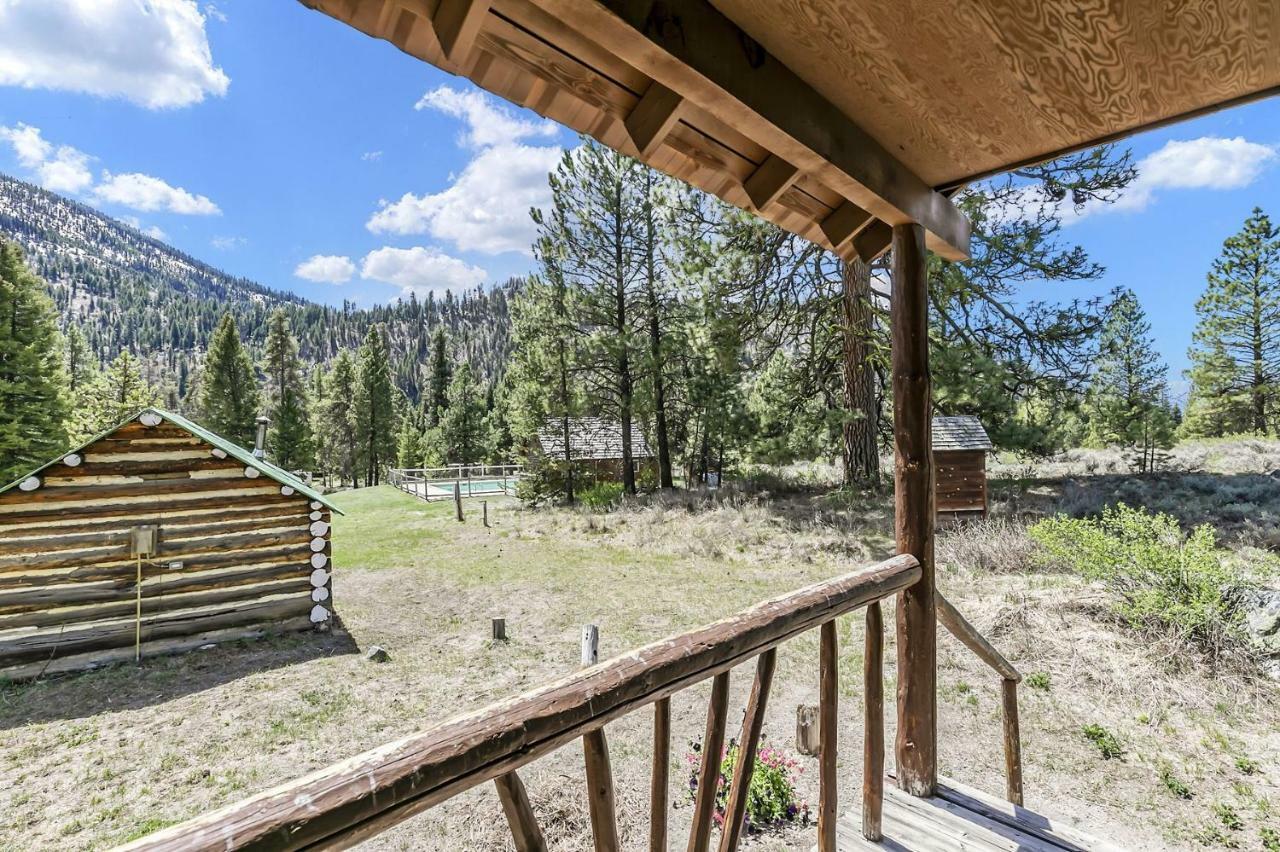 Sawtooth Lodge Stanley Exterior photo