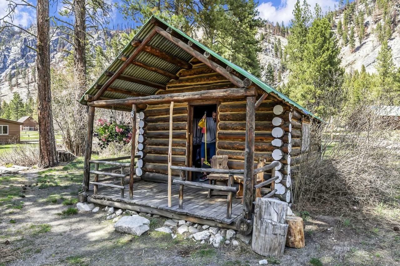 Sawtooth Lodge Stanley Exterior photo