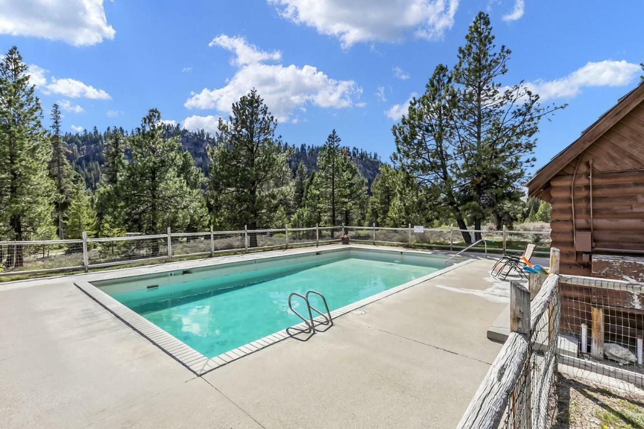 Sawtooth Lodge Stanley Exterior photo