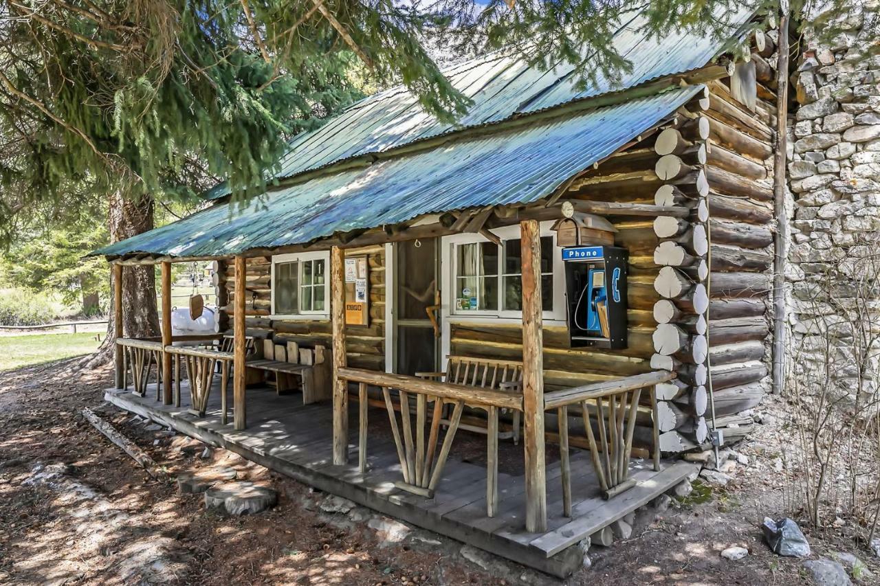 Sawtooth Lodge Stanley Exterior photo