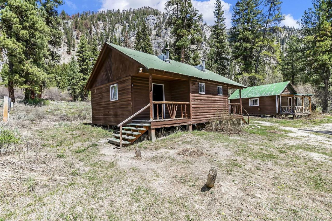 Sawtooth Lodge Stanley Exterior photo