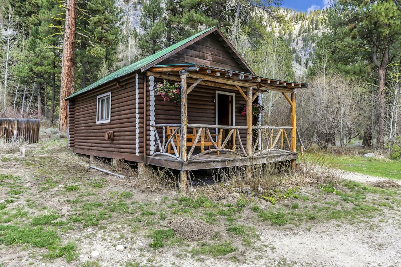 Sawtooth Lodge Stanley Exterior photo
